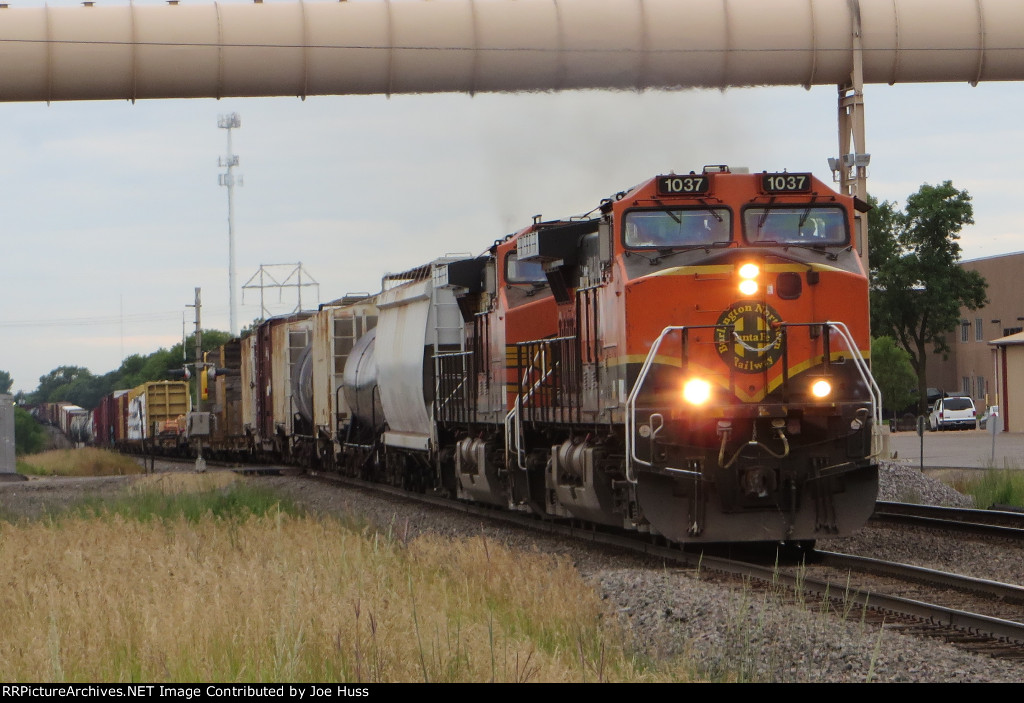 BNSF 1037 West